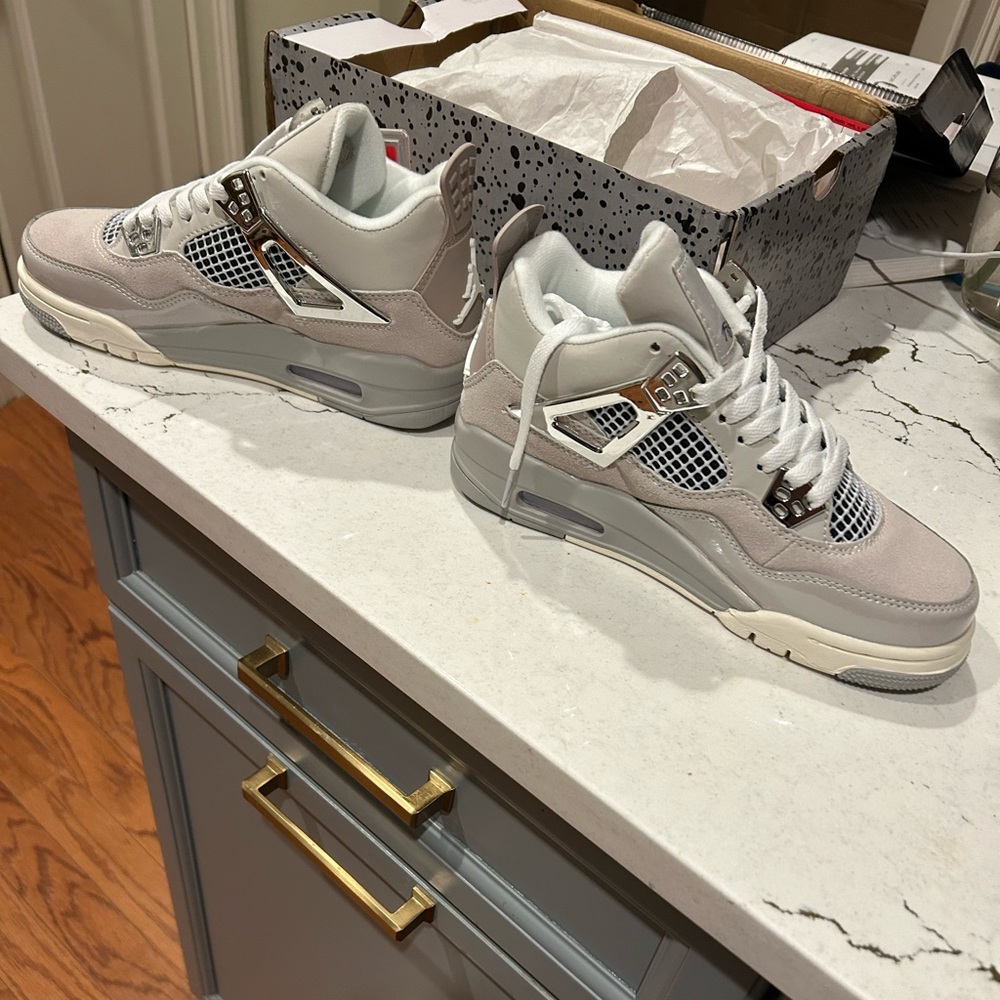 Nike Air Jordan 4 Retro - Picture 4 of 8